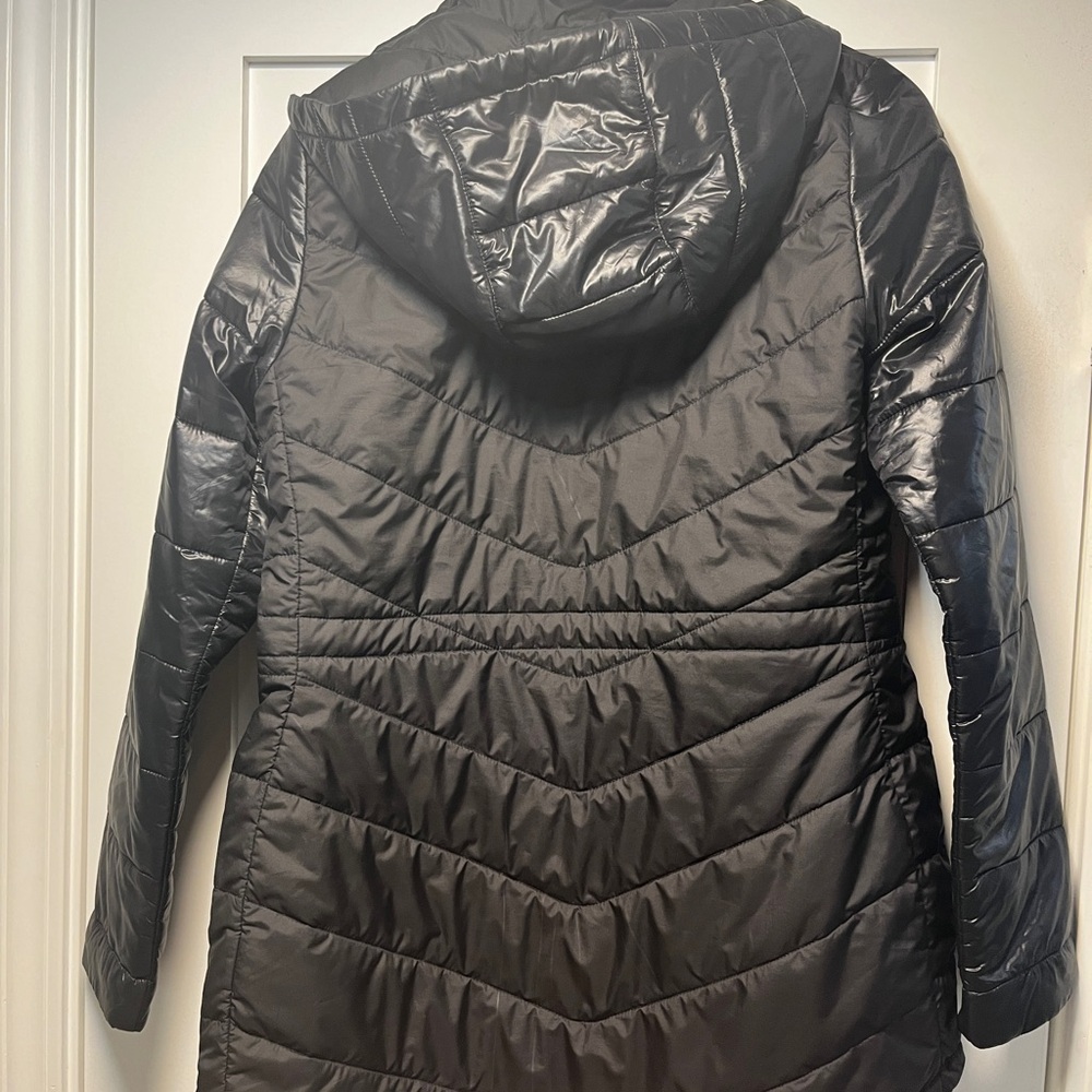 The North Face Black Puffer Jacket with Water-Resistant Fabric